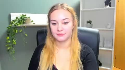 Snapshot of playgirl_valeria chatting on January 19, 10:50 am Valeria online show from January 19, 10:50 am