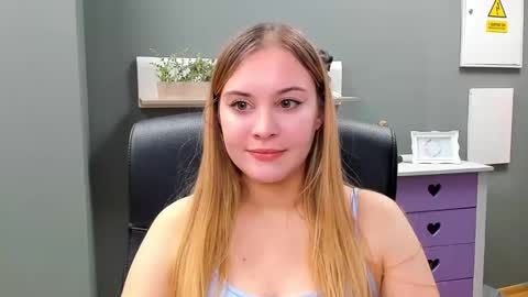 Snapshot of playgirl_valeria chatting on February 2, 5:48 pm Valeria online show from February 2, 5:48 pm