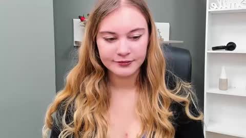 Snapshot of playgirl_valeria chatting on March 9, 7:45 am Valeria online show from March 9, 7:45 am