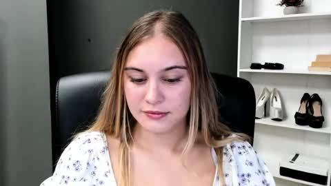 Snapshot of playgirl_valeria chatting on July 27, 9:11 pm Valeria online show from July 27, 9:11 pm