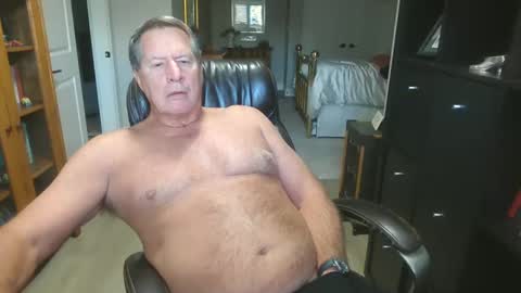 Snapshot of pleeeezeher chatting on October 26, 3:40 pm pleeeezeher online show from October 26, 3:40 pm