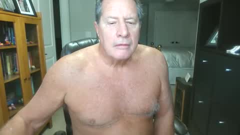 Snapshot of pleeeezeher chatting on January 6, 2:43 pm pleeeezeher online show from January 6, 2:43 pm