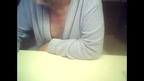 Snapshot of plot64 chatting on December 8, 8:04 pm plot64 online show from December 8, 8:04 pm