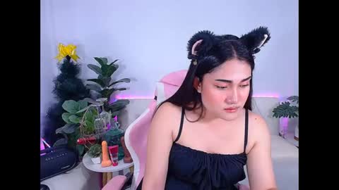 Ploysai online show from December 2, 1:05 pm