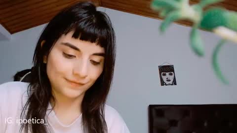 Snapshot of poeeticaa_ chatting on December 18, 1:15 am IG ipoetica online show from December 18, 1:15 am