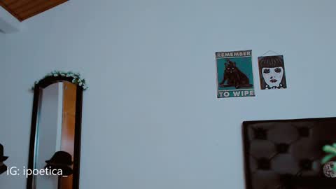 Snapshot of poeeticaa_ chatting on January 4, 2:14 am IG ipoetica online show from January 4, 2:14 am