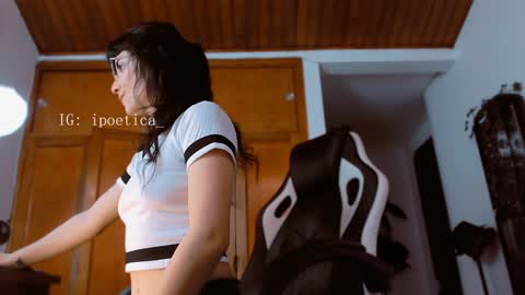 Snapshot of poeeticaa_ chatting on February 4, 3:04 pm IG ipoetica online show from February 4, 3:04 pm