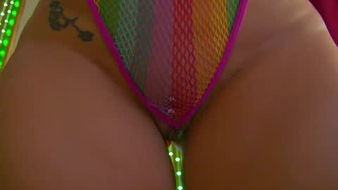 Snapshot of poison_milf_ chatting on June 29, 3:57 am poison_milf_ online show from June 29, 3:57 am