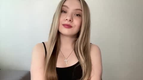 polishangel222 online show from May 20, 2:34 pm