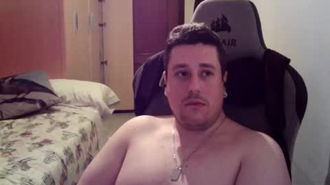 Snapshot of pollito_95 chatting on December 3, 6:49 pm Pollito online show from December 3, 6:49 pm
