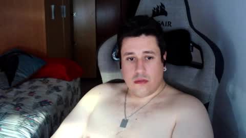 Snapshot of pollito_95 chatting on December 25, 3:06 pm Pollito online show from December 25, 3:06 pm