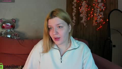 Polly online show from March 28, 1:16 am