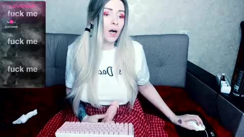 Snapshot of polly_wow chatting on March 1, 6:54 pm Polly online show from March 1, 6:54 pm