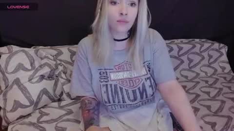 Snapshot of polly_wow chatting on July 7, 7:29 pm Polly online show from July 7, 7:29 pm