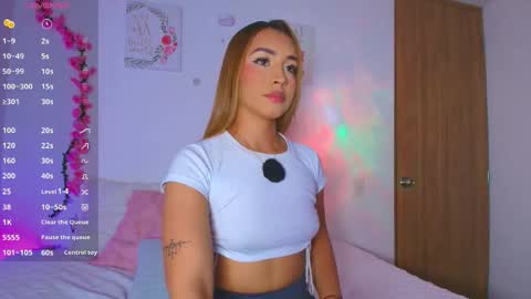 Snapshot of pollygrey_ chatting on March 17, 2:27 am Carolina online show from March 17, 2:27 am