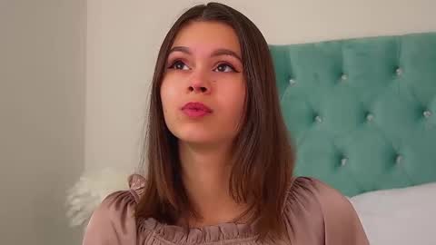 Polly online show from February 1, 7:12 pm