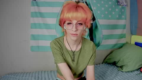 Snapshot of poppyfluffy chatting on April 8, 1:16 am poppyfluffy online show from April 8, 1:16 am