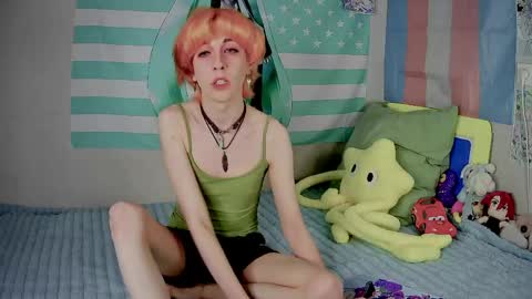 Snapshot of poppyfluffy chatting on April 10, 6:12 pm poppyfluffy online show from April 10, 6:12 pm