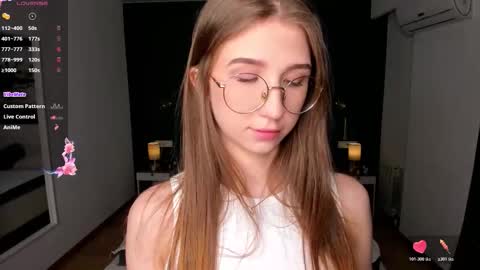 Elizabeth online show from February 21, 7:04 pm