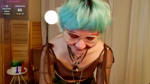 Snapshot of powderofgun chatting on April 21, 9:06 pm powderofgun online show from April 21, 9:06 pm
