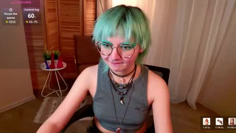 Snapshot of powderofgun chatting on April 27, 8:40 pm powderofgun online show from April 27, 8:40 pm
