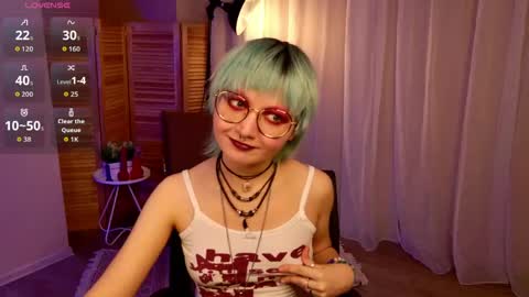Snapshot of powderofgun chatting on April 29, 8:37 pm powderofgun online show from April 29, 8:37 pm