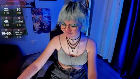 Snapshot of powderofgun chatting on April 30, 8:48 pm powderofgun online show from April 30, 8:48 pm