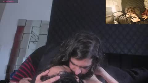 Snapshot of powercouplemix chatting on February 22, 3:36 pm Ravena Rozz online show from February 22, 3:36 pm