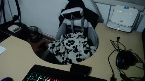 powerfulzeus2 online show from September 17, 5:42 am