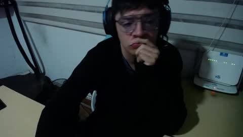 powerfulzeus2 online show from December 1, 2:16 am