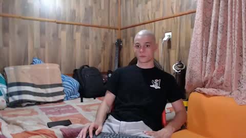 Snapshot of powertwinky chatting on February 18, 4:04 am chris independent  online show from February 18, 4:04 am