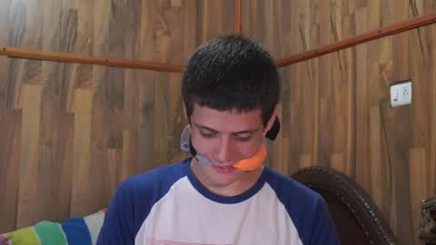 Snapshot of powertwinky chatting on October 31, 4:02 am chris independent  online show from October 31, 4:02 am