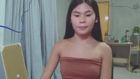 Snapshot of precious_athena chatting on February 8, 1:11 am precious_athena online show from February 8, 1:11 am