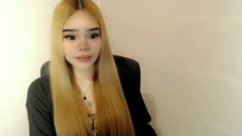 Snapshot of preciousangel69xxx chatting on June 20, 3:20 am MAXXINE online show from June 20, 3:20 am