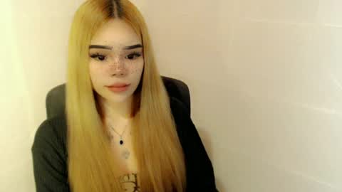 Snapshot of preciousangel69xxx chatting on June 21, 3:31 am MAXXINE online show from June 21, 3:31 am