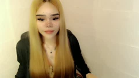 Snapshot of preciousangel69xxx chatting on June 27, 4:50 am MAXXINE online show from June 27, 4:50 am