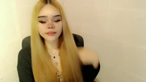 Snapshot of preciousangel69xxx chatting on June 28, 1:00 am MAXXINE online show from June 28, 1:00 am