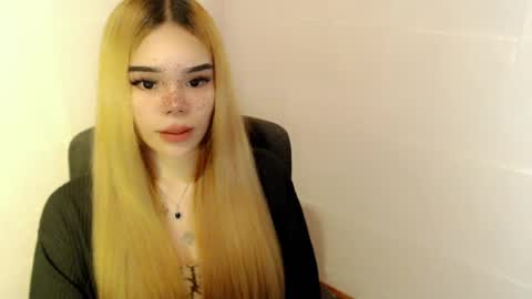 Snapshot of preciousangel69xxx chatting on July 28, 4:52 am MAXXINE online show from July 28, 4:52 am