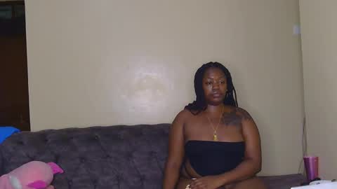 Snapshot of preetycookie chatting on February 15, 12:48 am Lilly online show from February 15, 12:48 am