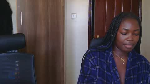 Snapshot of preetycookie chatting on March 6, 10:09 am Lilly online show from March 6, 10:09 am