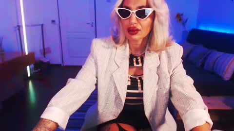 Victoria online show from December 8, 3:00 am