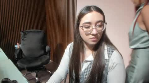 Snapshot of press_anykey chatting on April 20, 12:52 pm Camila online show from April 20, 12:52 pm
