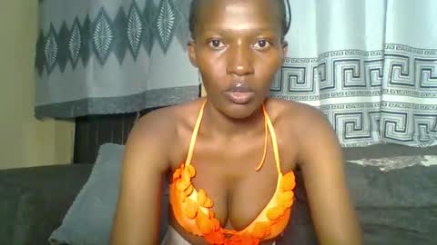 Snapshot of prettie_petitee chatting on February 4, 10:54 am prettie_petitee online show from February 4, 10:54 am