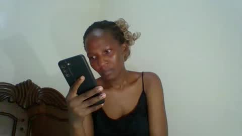 Snapshot of prettie_petitee chatting on April 12, 11:26 am prettie_petitee online show from April 12, 11:26 am