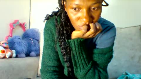 Snapshot of prettie_petitee chatting on July 8, 12:04 am prettie_petitee online show from July 8, 12:04 am