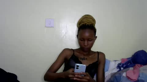 Snapshot of prettiekelly chatting on February 12, 1:52 am prettiekelly online show from February 12, 1:52 am