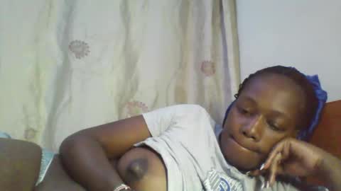 Snapshot of pretty_beib chatting on September 23, 2:47 am Karol online show from September 23, 2:47 am