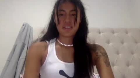 pretty_girl828687 online show from August 5, 6:55 pm
