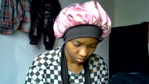 pretty jazminee online show from June 24, 7:40 am