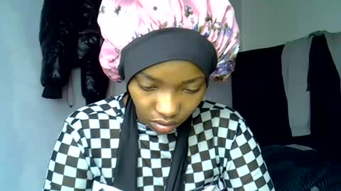 pretty jazminee online show from June 25, 6:29 am